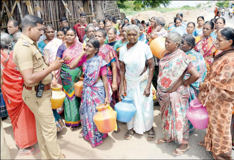 திண்டுக்கல்லில் தொடரும் போராட்டம்: குடிநீர் கேட்டு பொதுமக்கள் சாலை மறியல்