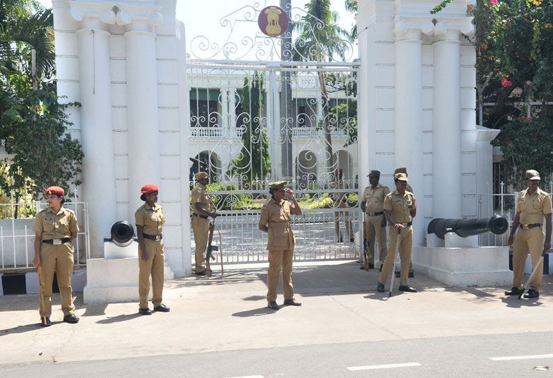 அரசியல் கட்சிகள் போராட்டம் அறிவிப்பு: கவர்னர் மாளிகைக்கு கூடுதல் போலீஸ் பாதுகாப்பு