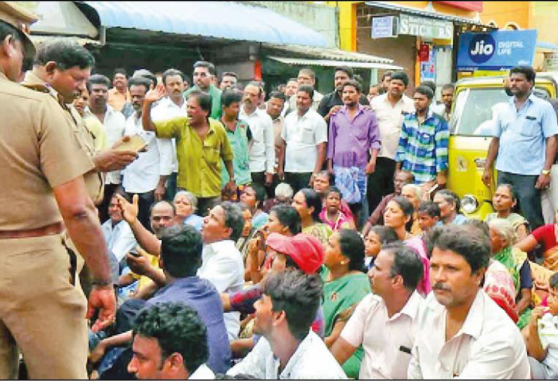 கொடுங்கையூரில் ரசாயன கழிவுநீர் குழாய் பதிக்க எதிர்ப்பு தெரிவித்து சாலை மறியல்