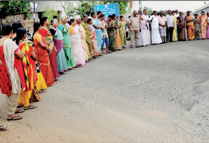 அவினாசி அருகே டாஸ்மாக் கடைக்கு எதிர்ப்பு தெரிவித்து பொதுமக்கள் சாலை மறியல்