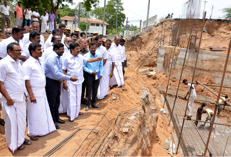 விழுப்புரம் ரெயில்வே மேம்பாலம் சீரமைப்பு பணி அமைச்சர் சி.வி.சண்முகம் ஆய்வு