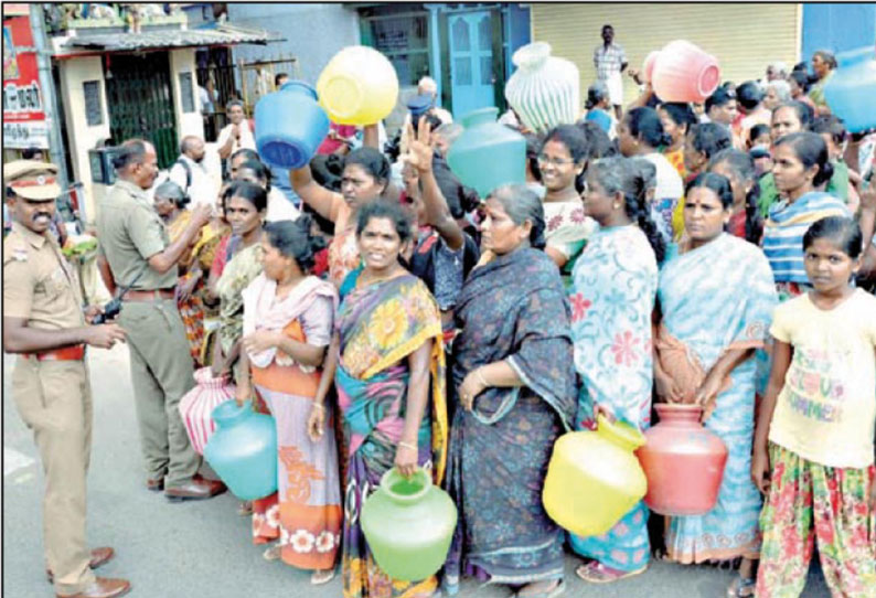 திண்டுக்கல் நாகல்நகரில் குடிநீர் கேட்டு பெண்கள் சாலைமறியல்