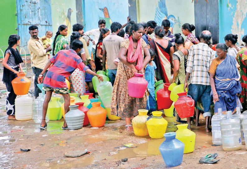 திருவல்லிக்கேணி பகுதியில் குடிநீர் தட்டுப்பாடு: காலி குடங்களுடன் எம்.எல்.ஏ.க்கள் விடுதிக்கு பொதுமக்கள் படையெடுப்பு