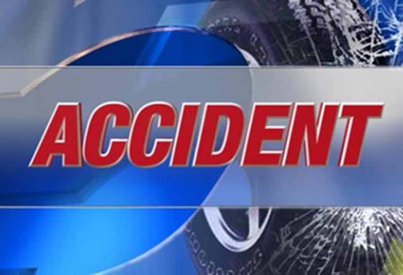 மறைமலைநகர் அருகே அரசு பஸ்-கார் மோதல்; வாலிபர் பலி 3 பேர் படுகாயம் மறைமலைநகர் அருகே அரசு பஸ்-கார் மோதல்; வாலிபர் பலி 3 பேர் படுகாயம்