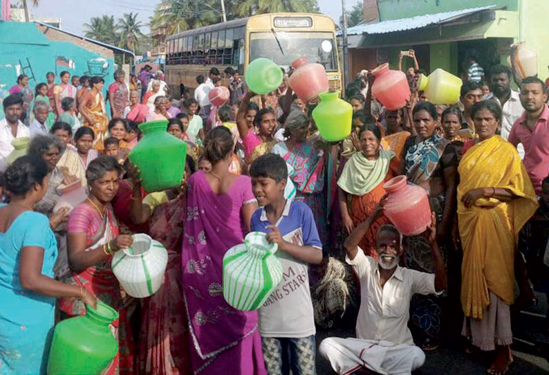 ஆம்பூர் அருகே குடிநீர் கேட்டு அரசு பஸ்சை கிராம மக்கள் சிறைபிடிப்பு