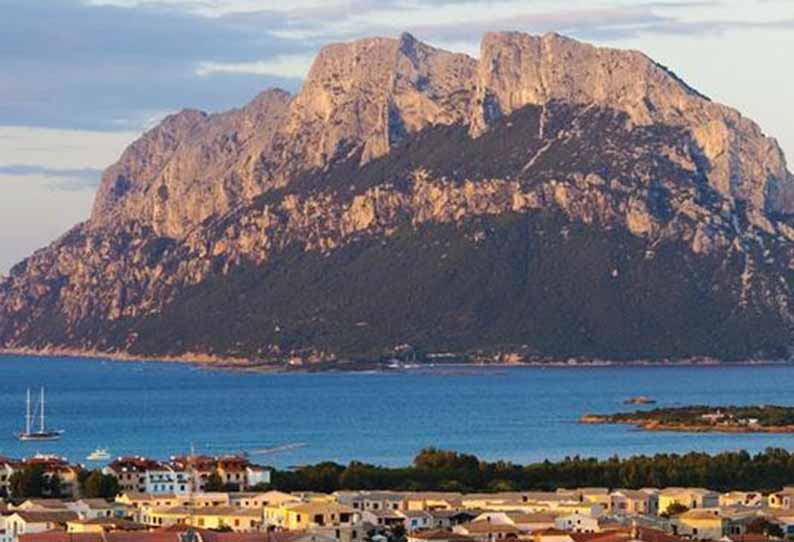 உலகின் மிகச்சிறிய குட்டி நாடு - மக்கள் தொகை 11 பேர்!