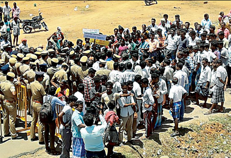 கள்ளக்குறிச்சி அருகே டாஸ்மாக் கடையை மூடக்கோரி கிராம மக்கள் சாலை மறியல்