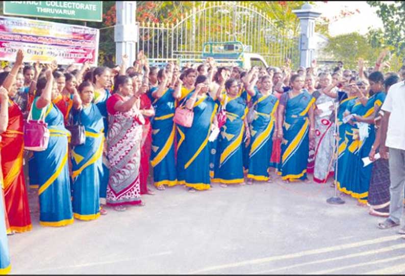 பணிக்கொடையாக ரூ.5 லட்சம் வழங்கக்கோரி அங்கன்வாடி ஊழியர்கள் ஆர்ப்பாட்டம் பணிக்கொடையாக ரூ.5 லட்சம் வழங்கக்கோரி அங்கன்வாடி ஊழியர்கள் ஆர்ப்பாட்டம்