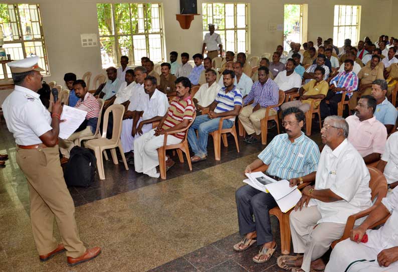 தனியார் பஸ் உரிமையாளர்கள், டிரைவர்களுக்கான சாலை பாதுகாப்பு விழிப்புணர்வு கருத்தரங்கம்