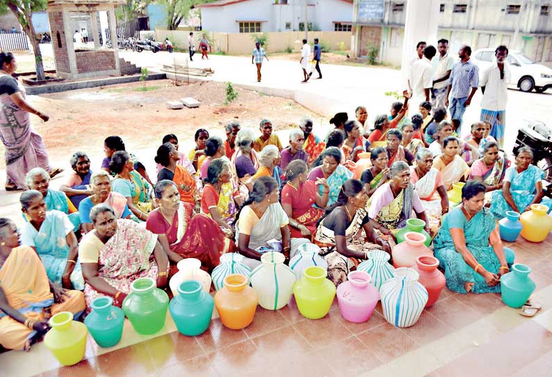 வேடசந்தூர், நிலக்கோட்டை பகுதிகளில் குடிநீர் கேட்டு ஒன்றிய அலுவலகம் முற்றுகை