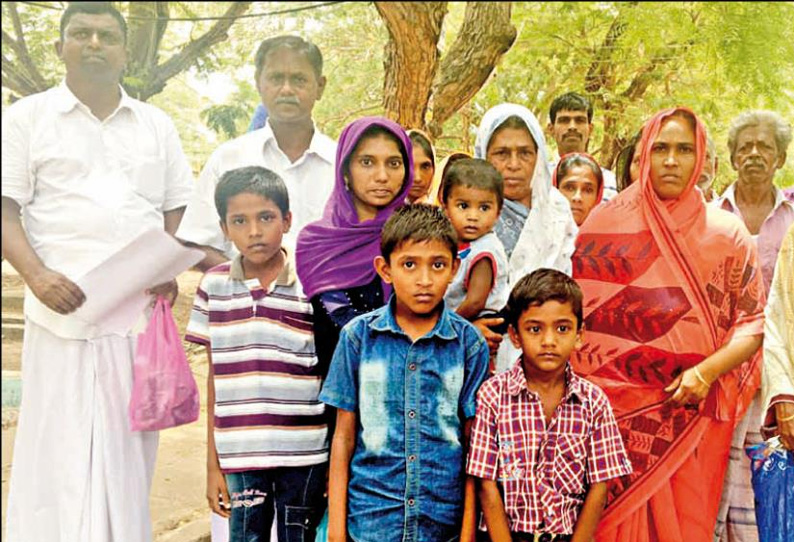 இலங்கை சிறையில் உள்ள மீனவர்களை மீட்க கலெக்டரிடம் மனு