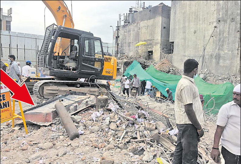 சென்னை சில்க்ஸ் கட்டிட இடிபாடுகளில் லாக்கர் உடைந்து வைரங்கள் சிதறின