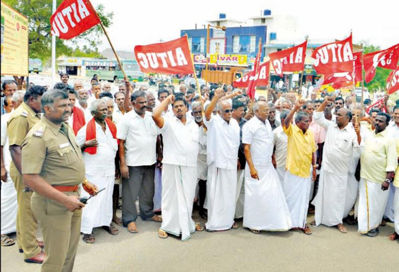 ஜி.எஸ்.டி.யை ரத்து செய்ய வேண்டும் கலெக்டரிடம் விசைத்தறி தொழிலாளர்கள் கோரிக்கை