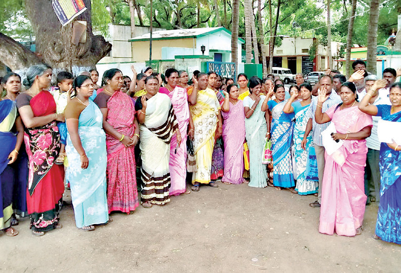 திண்டுக்கல், சாணார்பட்டி பகுதிகளில் குடிநீர் கேட்டு சாலை மறியல்– முற்றுகை