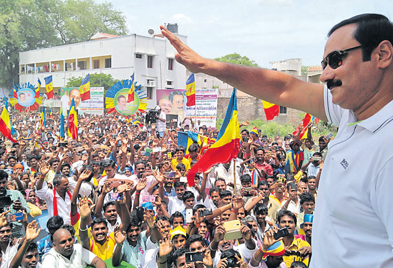 வரவு கால்வாய் மீது தடுப்பணை கட்டுவதை கைவிடக்கோரி பா.ம.க. ஆர்ப்பாட்டம்