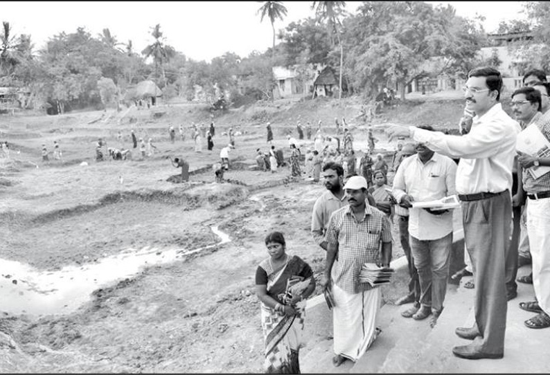 குத்தாலம் அருகே பாப்பா குளம் தூர்வாரும் பணி கலெக்டர் ஆய்வு