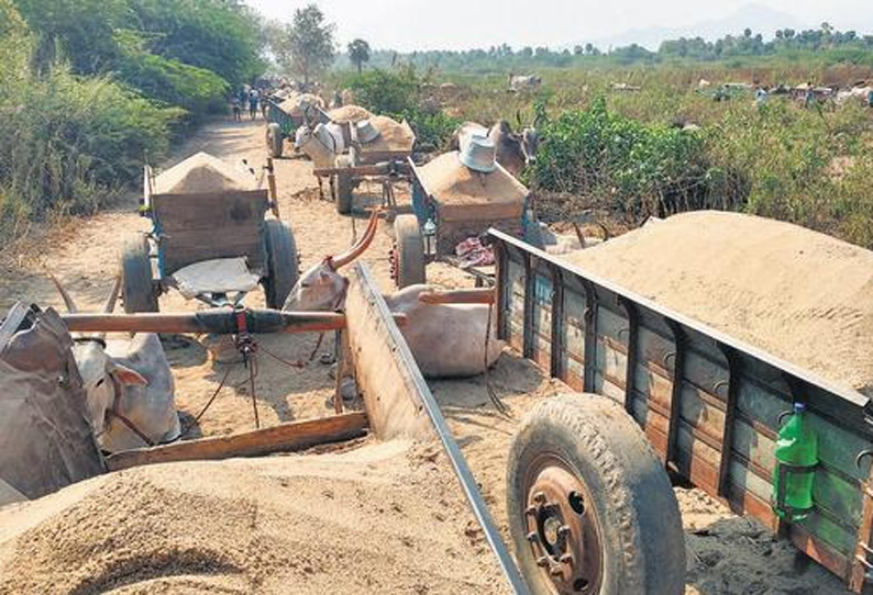 பாடாலூர் அருகே மாட்டு வண்டியில் மணல் அள்ள வந்த வாலிபர்கள் மீது தாக்குதல்