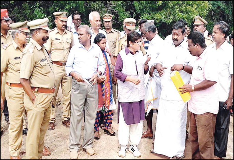 ஏழைகளுக்கு உதவி செய்யும் வகையில் இலவச அரிசியை விட்டுக் கொடுக்க வேண்டும்