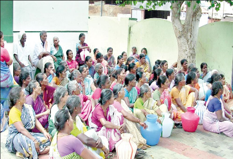 குடிநீர் கேட்டு காலிக்குடங்களுடன் ஊராட்சி அலுவலகத்தை பொதுமக்கள் முற்றுகை