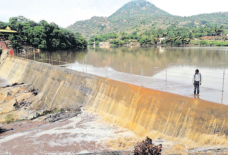 பலத்த மழை காரணமாக பாலாற்றில் ஆந்திர அரசு கட்டிய தடுப்பணைகள் நிரம்பின தமிழகத்துக்கு நீர்வரத்து இல்லை