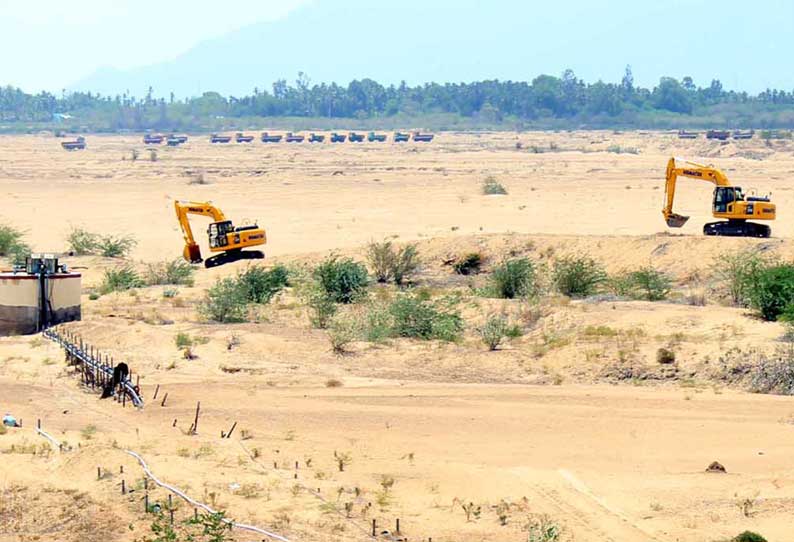 காவிரி ஆற்றில் அணுகுசாலை அமைக்கும் பணி மீண்டும் தொடக்கம் இளைஞர்கள் எதிர்ப்பால் நிறுத்தம்