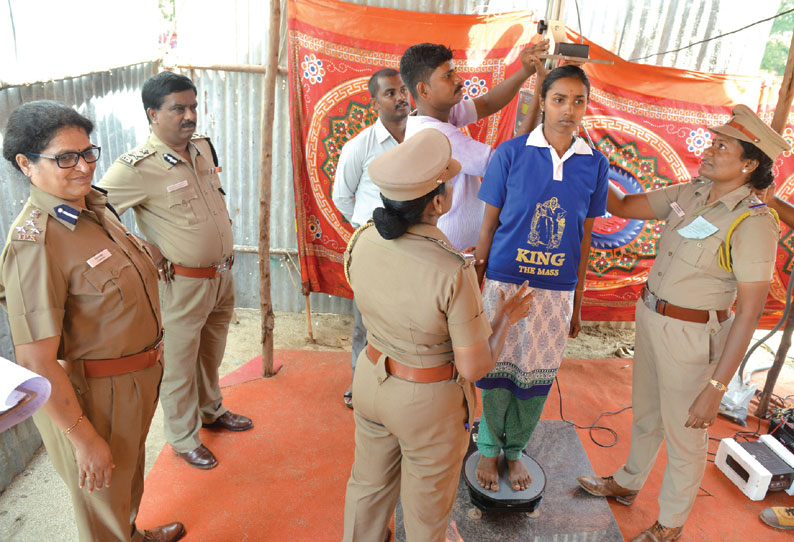 பெண் காவலர் பணிக்கான உடற்தகுதி தேர்வு 810 பேர் பங்கேற்பு