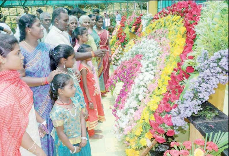 கொல்லிமலை வல்வில் ஓரி விழாவில் மலர் கண்காட்சி சுற்றுலா பயணிகள் கண்டு ரசித்தனர்