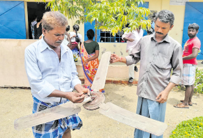 திருவொற்றியூர் மாநகராட்சி பள்ளியில் வகுப்பு அறையில் மின்விசிறி கழன்று விழுந்து மாணவன்-மாணவி படுகாயம்