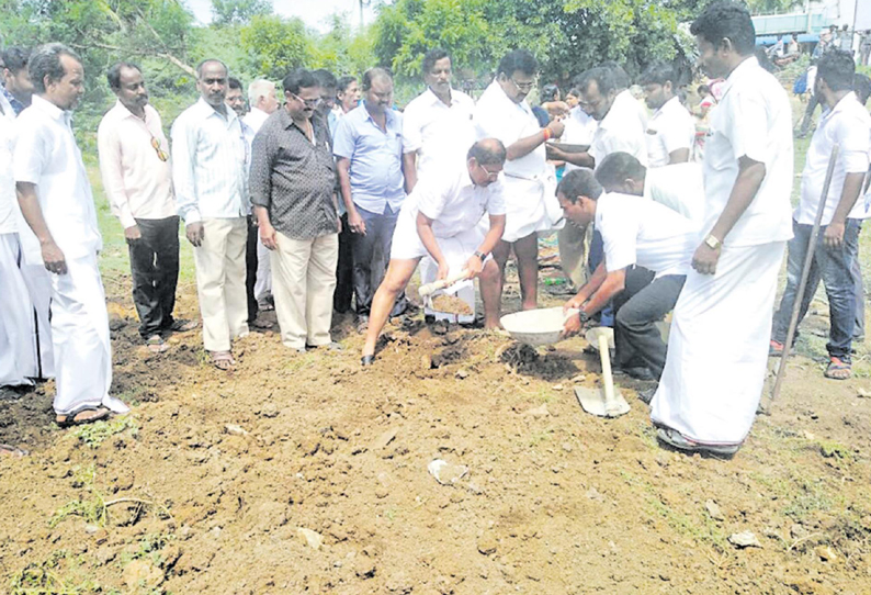 ஆவடி அருகே சுண்ணாம்பு குளம் தூர்வாரும் பணி பாண்டியராஜன் எம்.எல்.ஏ. தொடங்கி வைத்தார்