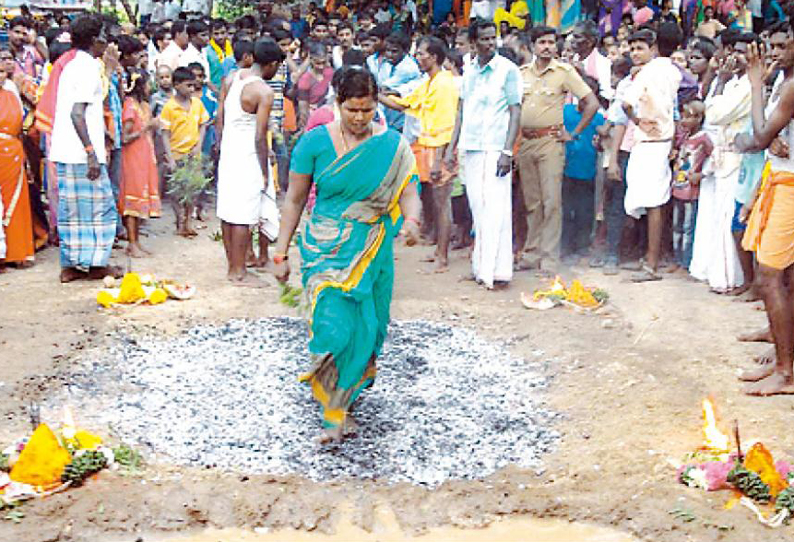 மேல்மலையனூர் அருகே பூண்டியம்மன் கோவிலில் தீமிதி திருவிழா