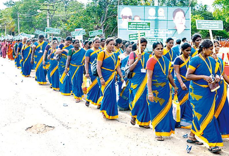 எம்.ஜி.ஆர். நூற்றாண்டு விழாவை முன்னிட்டு சத்துணவு பொறுப்பாளர்கள், அங்கன்வாடி மைய பணியாளர்கள் பேரணி