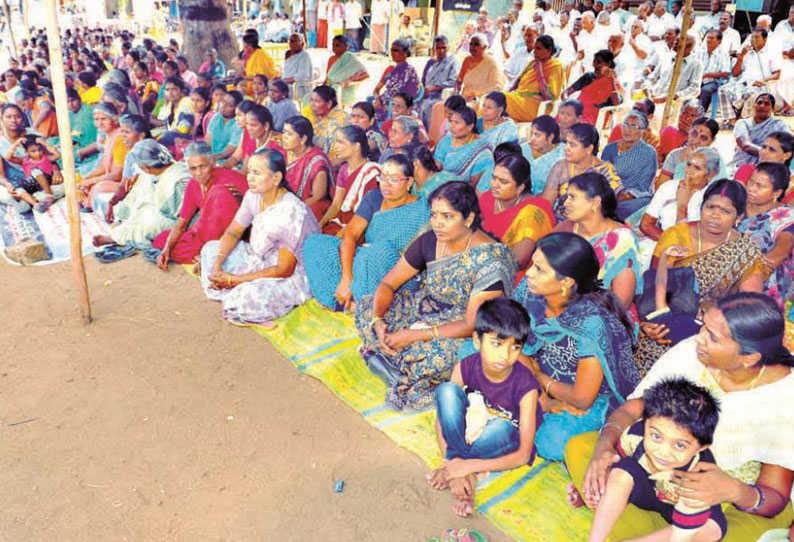 கிணற்றை ஊராட்சிக்கு வழங்காததால் ஓ.பன்னீர்செல்வம் தரப்பினரை கண்டித்து உண்ணாவிரதம்