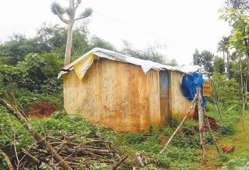 கோட்டப்பாடியில் பழுதடைந்த குடியிருப்புகளில் வசிக்கும் ஆதிவாசி மக்கள்