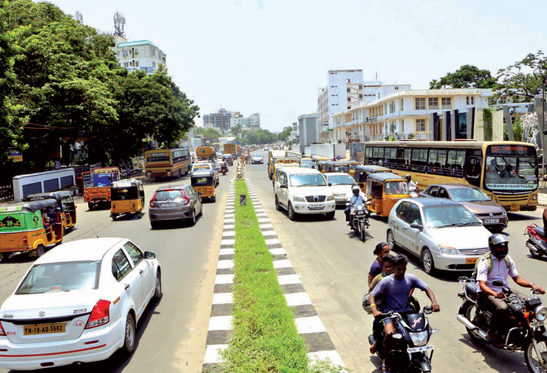 மெட்ரோ ரெயில் பணிகள் நிறைவடைந்ததால் பூந்தமல்லி நெடுஞ்சாலை 6 ஆண்டுகளுக்கு பின்னர் இருவழி பாதையாக மாற்றம்