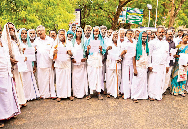 பயிர்காப்பீடு தொகை கேட்டு கலெக்டர் அலுவலகத்தில் விவசாயிகள் முற்றுகை