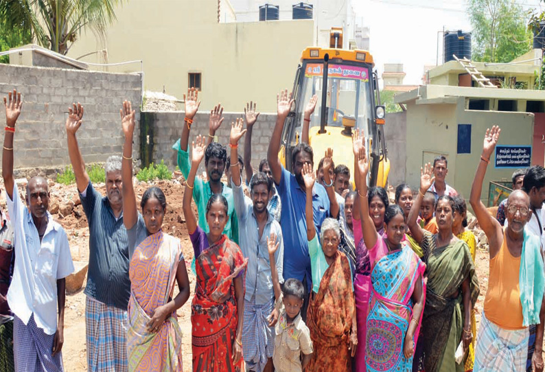 கழிவுநீர் உந்துநிலையம் அமைக்க எதிர்ப்பு தெரிவித்து பொக்லைன் எந்திரத்தை பொதுமக்கள் சிறைபிடிப்பு