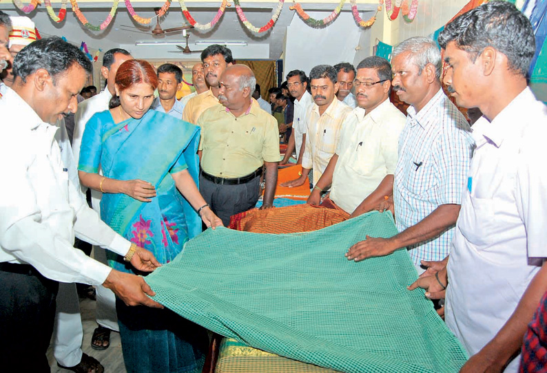 சிவகங்கையில் சிறப்பு கைத்தறி கண்காட்சி கலெக்டர் மலர்விழி தொடங்கி வைத்தார்