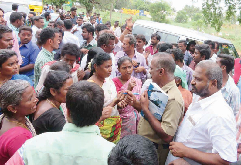 விபத்தில் காயம் அடைந்தவரை மீட்க 108 ஆம்புலன்ஸ் வராததை கண்டித்து பொதுமக்கள் சாலைமறியல்