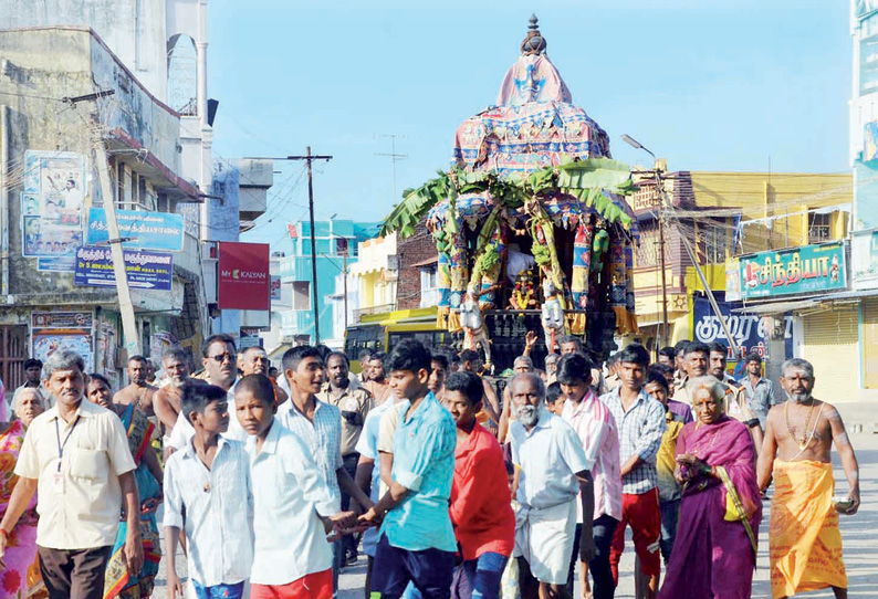 திருச்செந்தூர் வெயிலுகந்தம்மன் கோவிலில் ஆவணி திருவிழா தேரோட்டம்