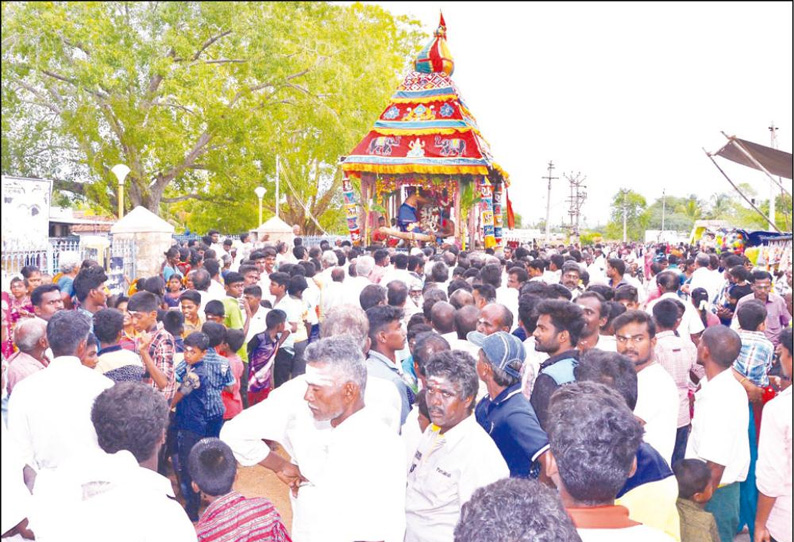 பிடாரியம்மன் கோவில் தேரோட்டம் திரளான பக்தர்கள் வடம் பிடித்து இழுத்தனர்