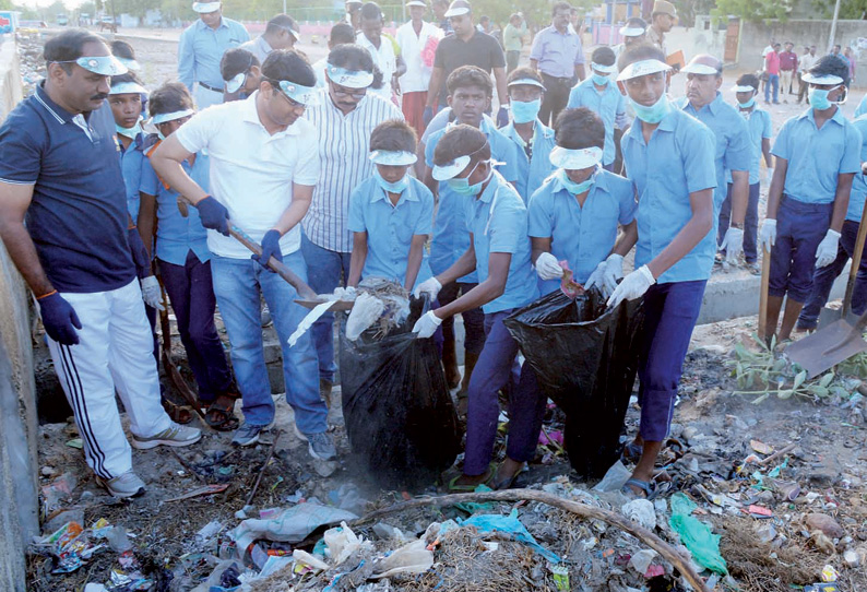 தூத்துக்குடியில் துப்புரவு பணி கலெக்டர் வெங்கடேஷ் தொடங்கி வைத்தார்