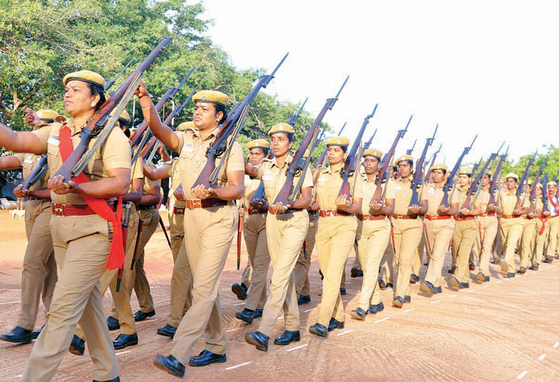 சுதந்திர தினத்தை முன்னிட்டு ஆயுதப்படை மைதானத்தில் போலீசார் அணிவகுப்பு ஒத்திகை