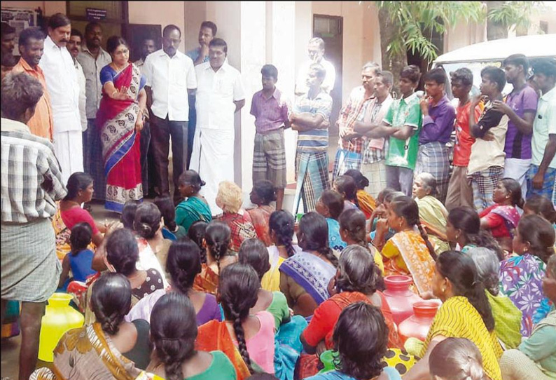 சீராக குடிநீர் வழங்கக்கோரி அந்தியூர் ஊராட்சி ஒன்றிய அலுவலகத்தை பொதுமக்கள் முற்றுகை