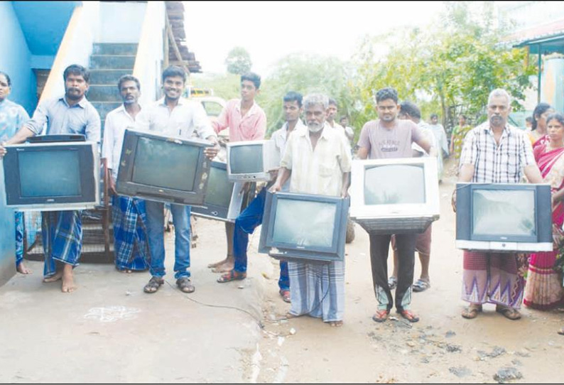 பலத்த மழை: மின்னல் தாக்கியதில் டி.வி. உள்பட எலக்ட்ரானிக் பொருட்கள் பழுது