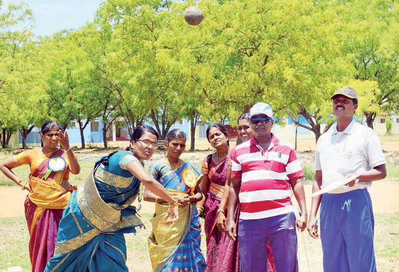 புத்தகம் வாசிப்பதை வாழ்க்கையில் அங்கமாக்கிக்கொள்ள வேண்டும் நூலகர் தின விழாவில் கலெக்டர் பேச்சு