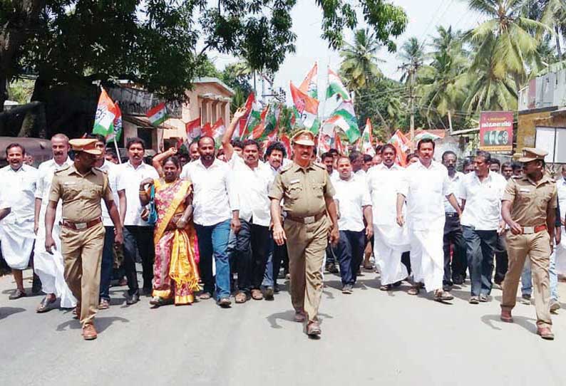 திருவட்டாரில் காங்கிரஸ் கட்சியினர் சாலை மறியல் 2 எம்.எல்.ஏ.க்கள் உள்பட 259 பேர் கைது