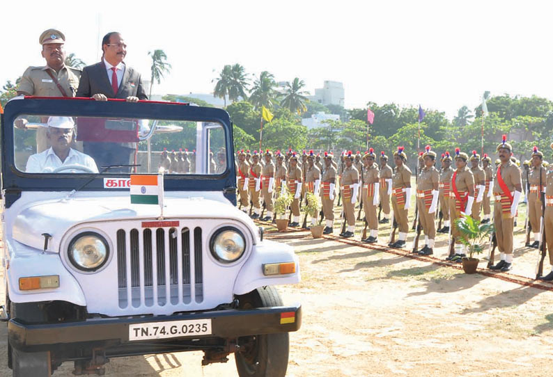 நாகர்கோவிலில் சுதந்திர தினவிழா கலெக்டர் தேசிய கொடி ஏற்றி வைத்தார்