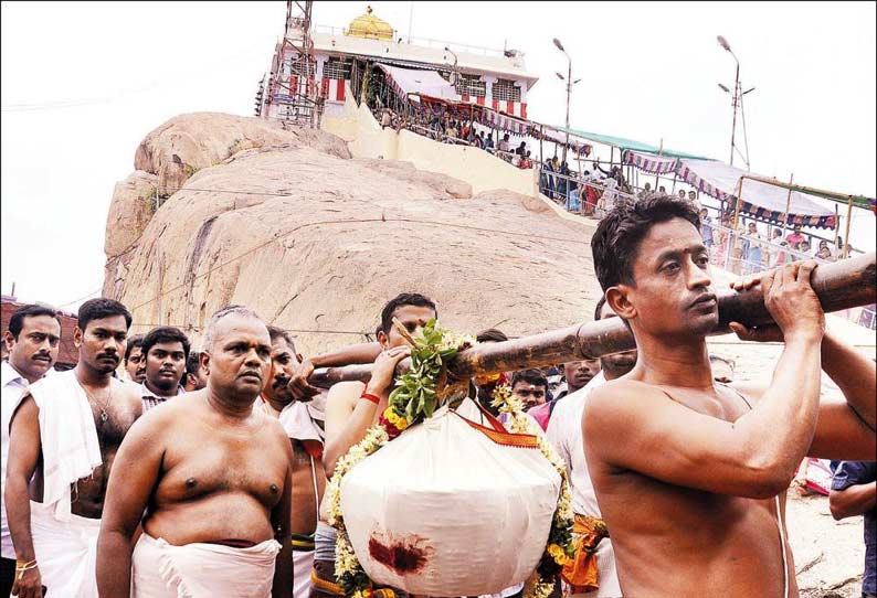 உச்சிப்பிள்ளையார்-மாணிக்க விநாயகருக்கு 150 கிலோ கொழுக்கட்டை படைக்கப்பட்டது