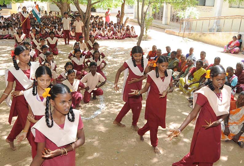 வறுமையற்ற இந்தியாவை உருவாக்க மாணவ- மாணவிகள் முன்வர வேண்டும் மாவட்ட கலெக்டர் கோவிந்தராஜ் பேச்சு