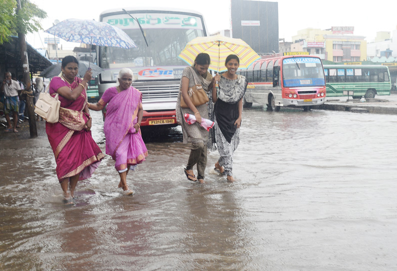 கொட்டியது மழை; குளிர்ந்தது புதுவை